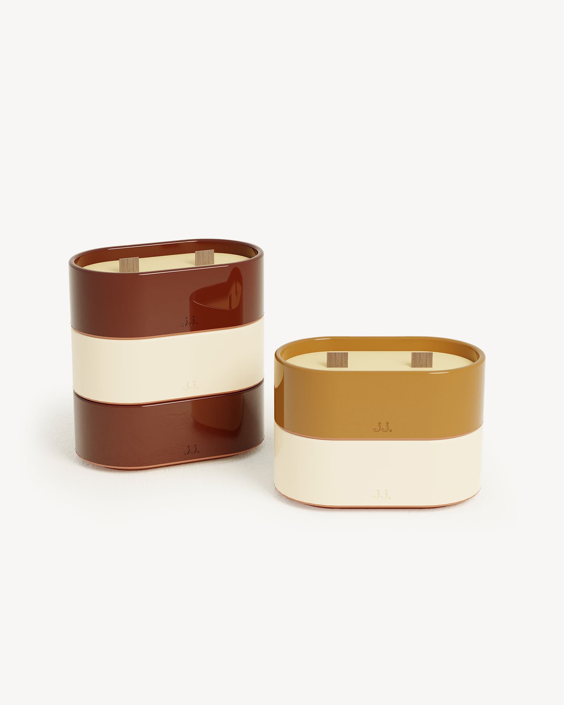 Bougie Totem L en céramique bicolore beige ivoire et brun terre de sienne, parfumée à la citronnelle avec des notes de fleur d’oranger.