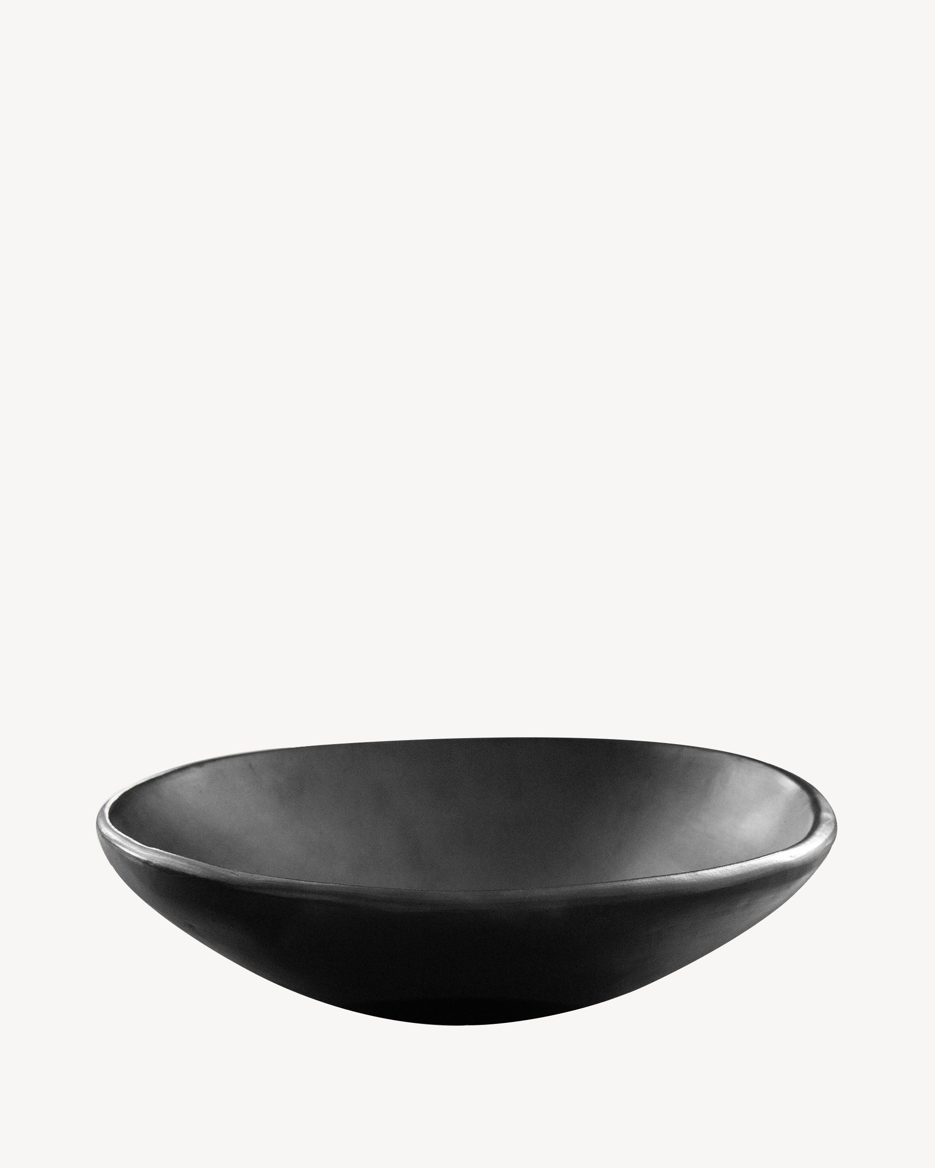 Grande coupe en argile noire Chamba