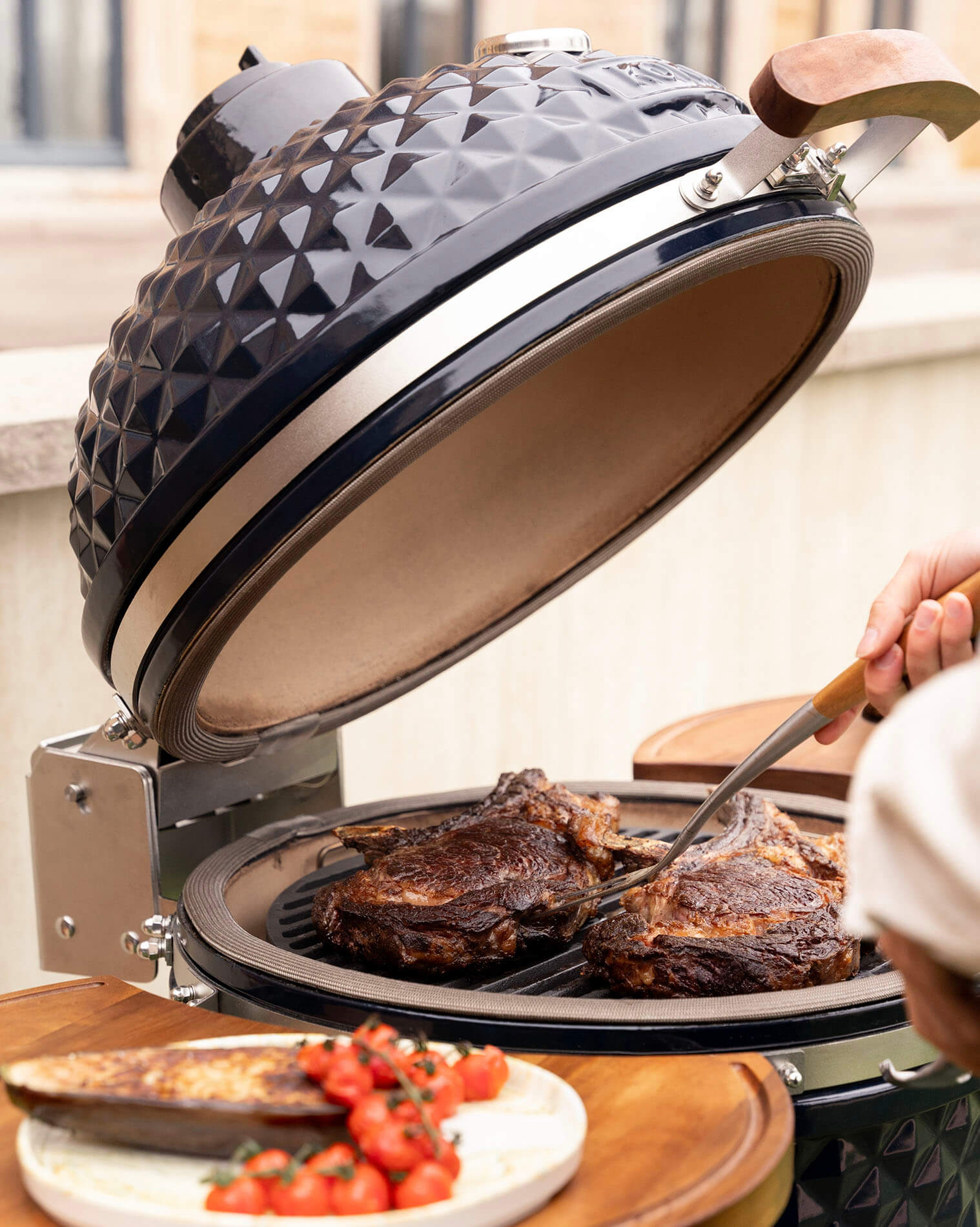 Côtes de boeuf grillées au kamado