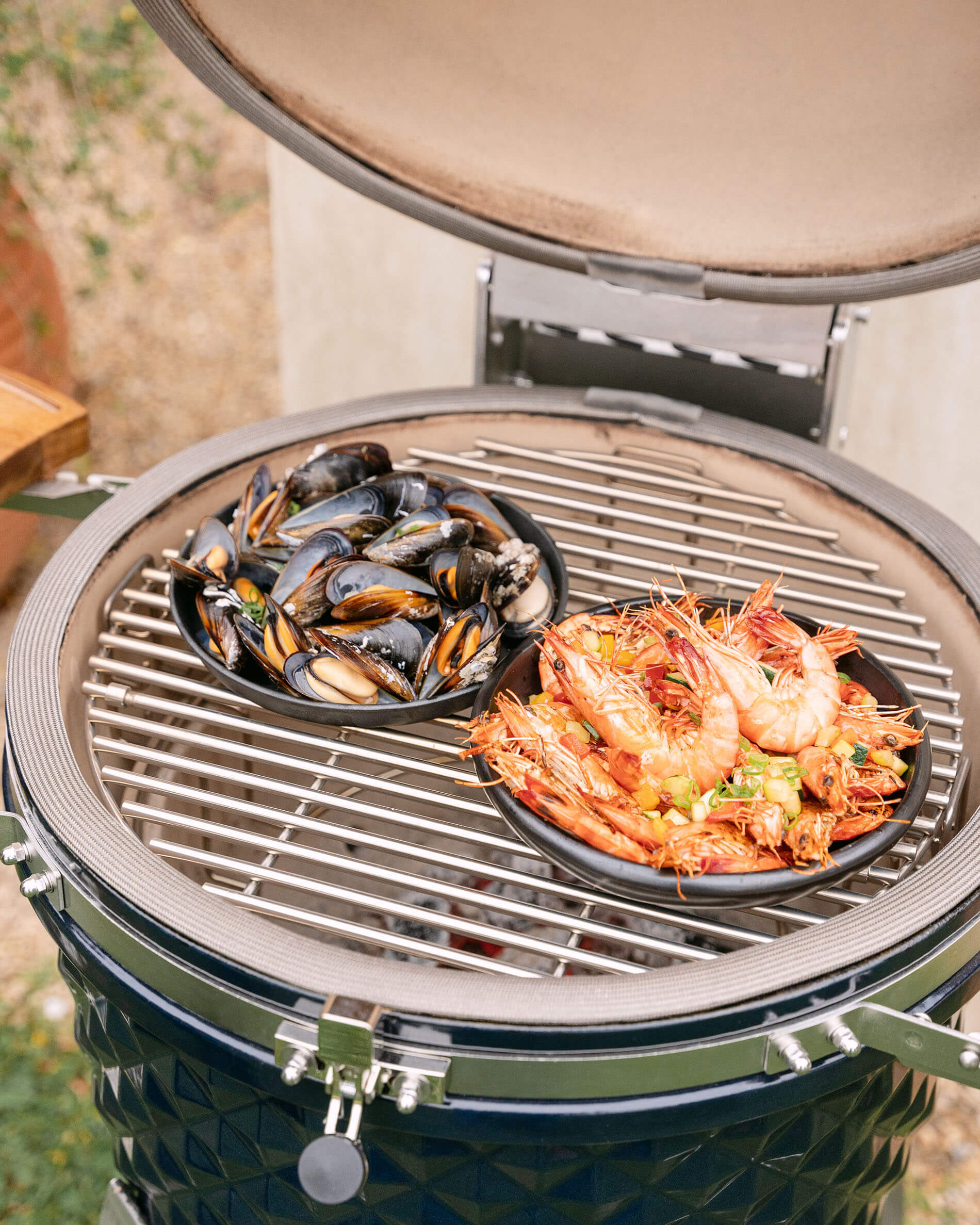 Poelon en fonte sur kamado
