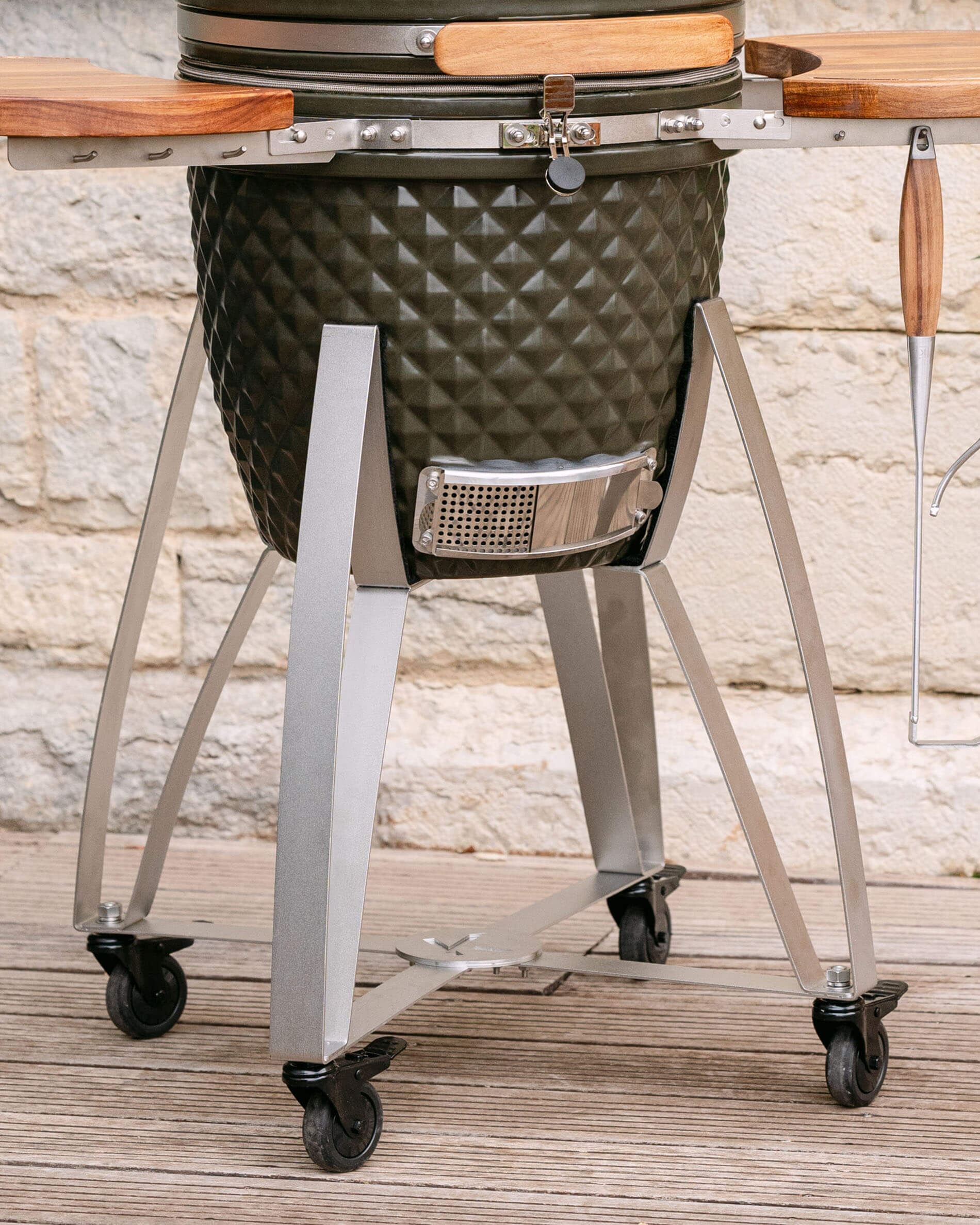 Chariot en inox pour kamado Kokko avec plateau et roues.