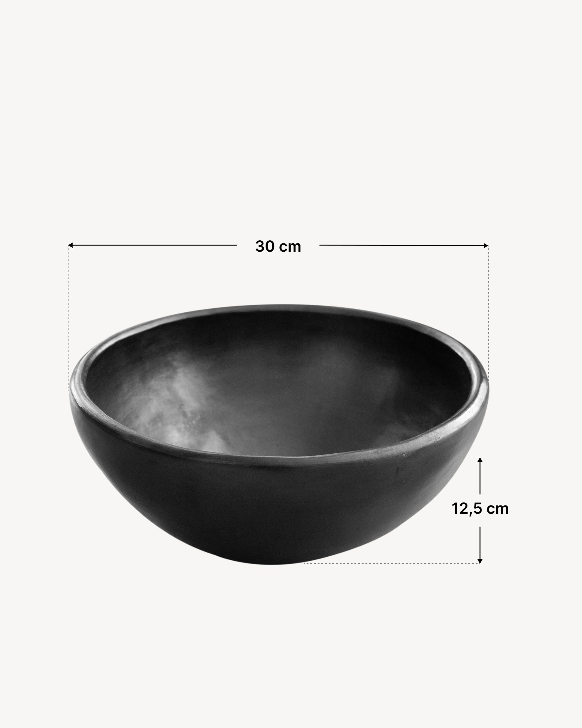 Saladier Chamba en céramique noire, photographié avec un schéma indiquant le diamètre et la hauteur du bol.