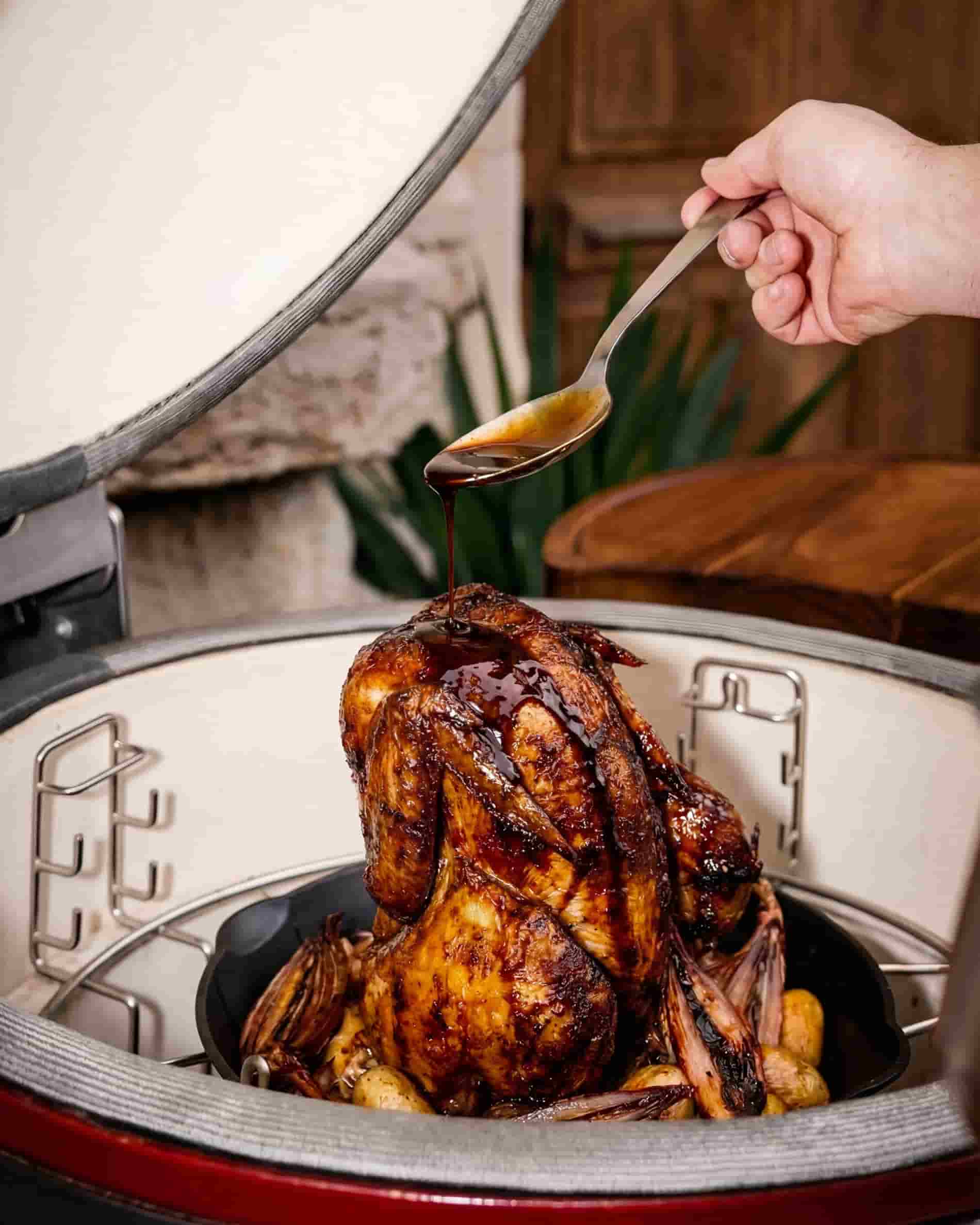 Support cuisson volaille fonte avec poulet